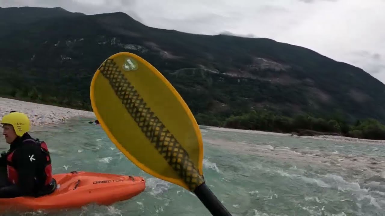 Mit dem Kayak durch die t&uuml;rkise Soča &ndash; Adrenalin pur in Slowenien! 🌊🚣&zwj;♂️🏔️