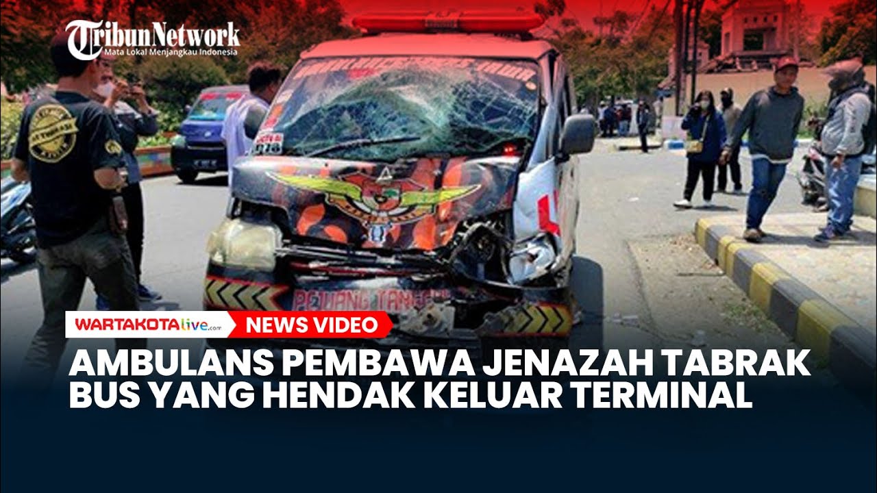 Detik detik Ambulans Bawa Jenazah Tabrak Bus yang Hendak Keluar Terminal Madiun