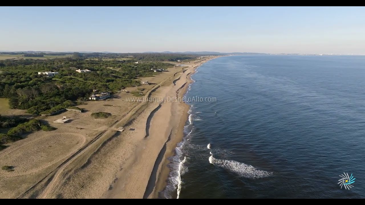 Video aéreo sobre la costa de Barra de Portezuelo hasta el arroyo de la Barra Falsa M3 17688 93