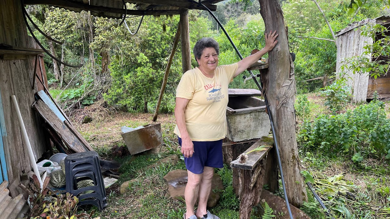 MULHER VOLTOU PARA O MATO PARA PLANTAR REMÉDIOS