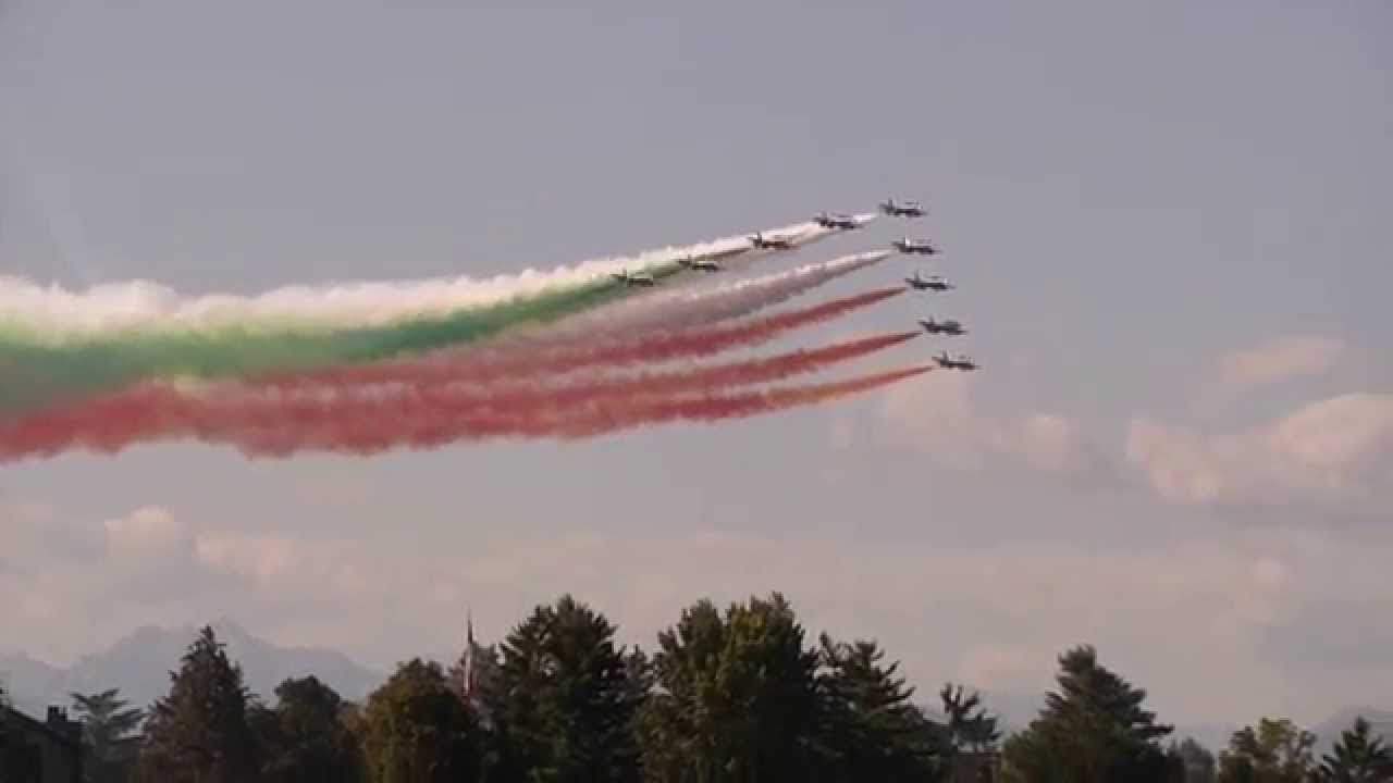 FRECCE TRICOLORE PRIDE - Italian flag longest ever
