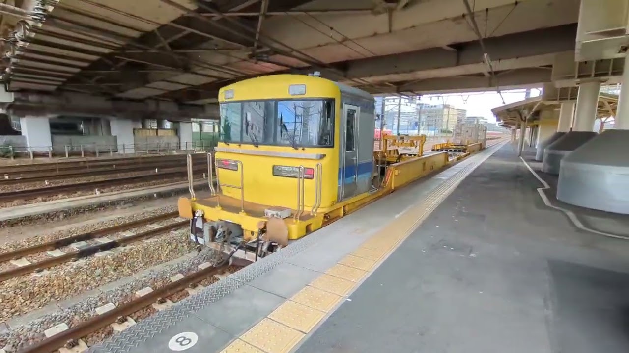 JR熱田駅にキヤがギター