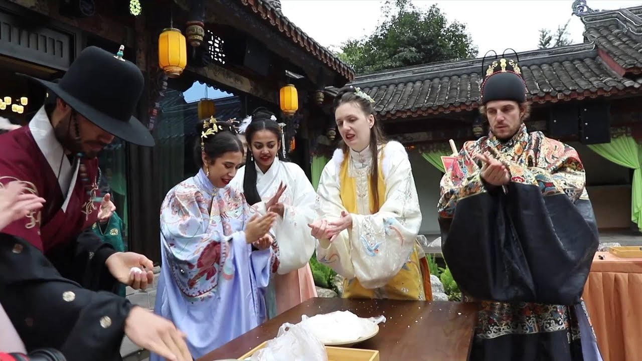 GLOBALink | Wearing Hanfu, expats enjoy Chinese Lunar New Year custom in China's Chongqing