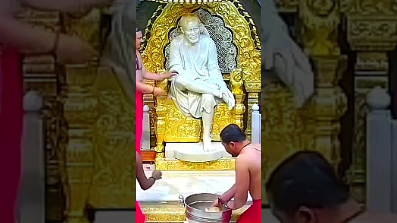 श्री साईबाबा मंगल स्नान😍#saibaba #therealsoulshirdisai#shirdi #shorts #short #omsairam#shirdisaibaba