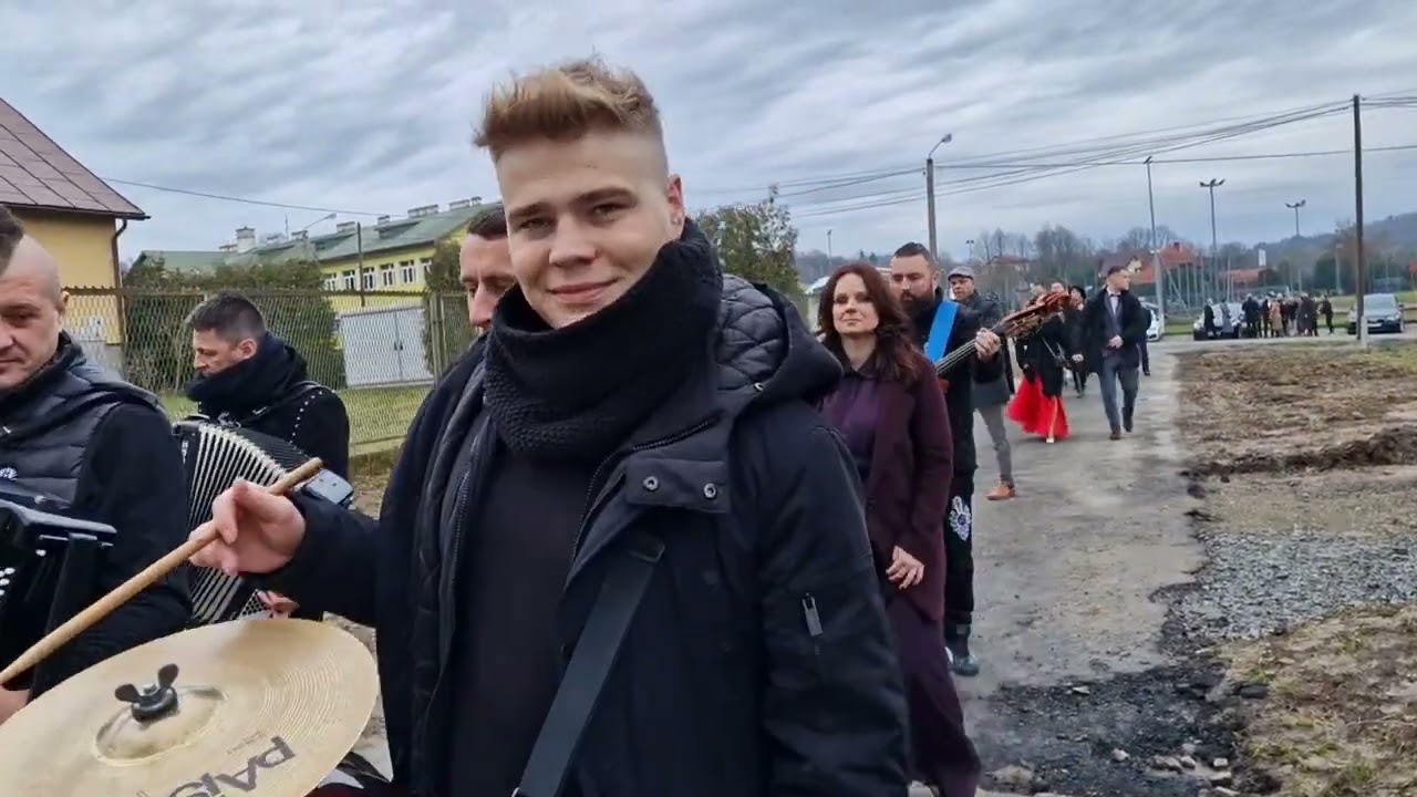 Świeći się krzyżyk 😃😃