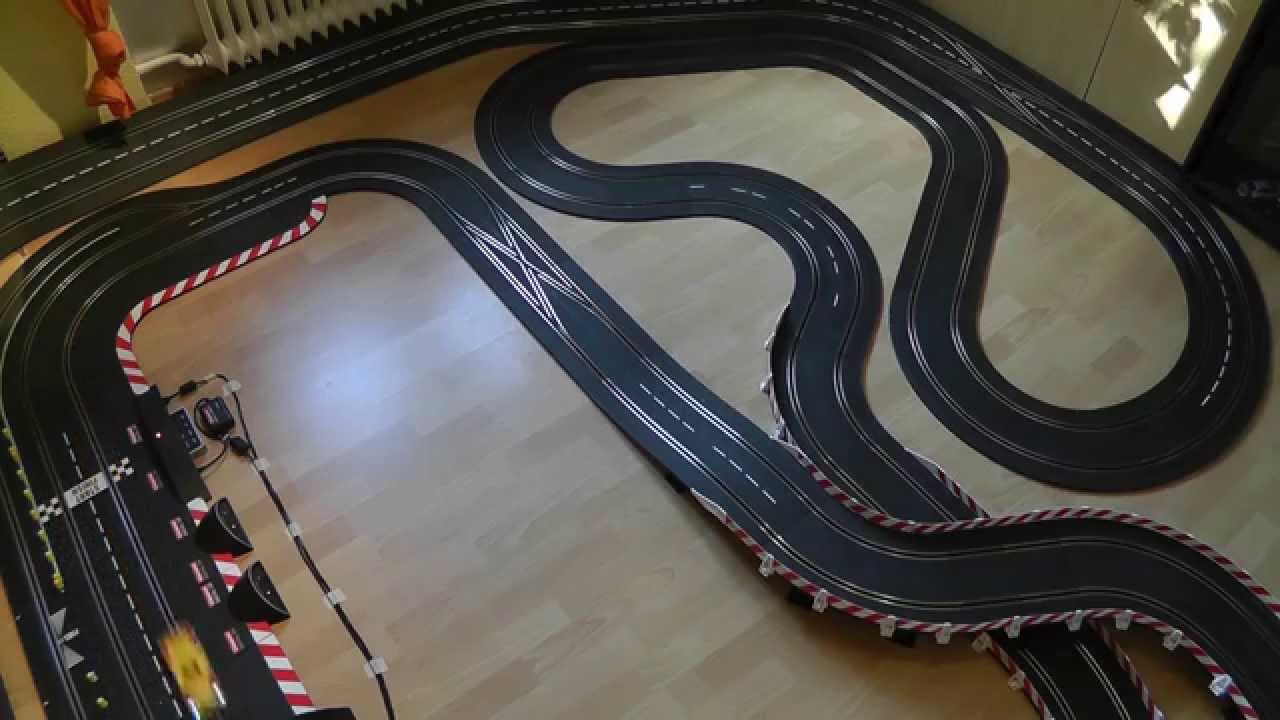 HOMETOWN RACING auf 22,40 Meter Länge - One Battle mit 4 Slotcars - Carrera Digital 132 Bahn