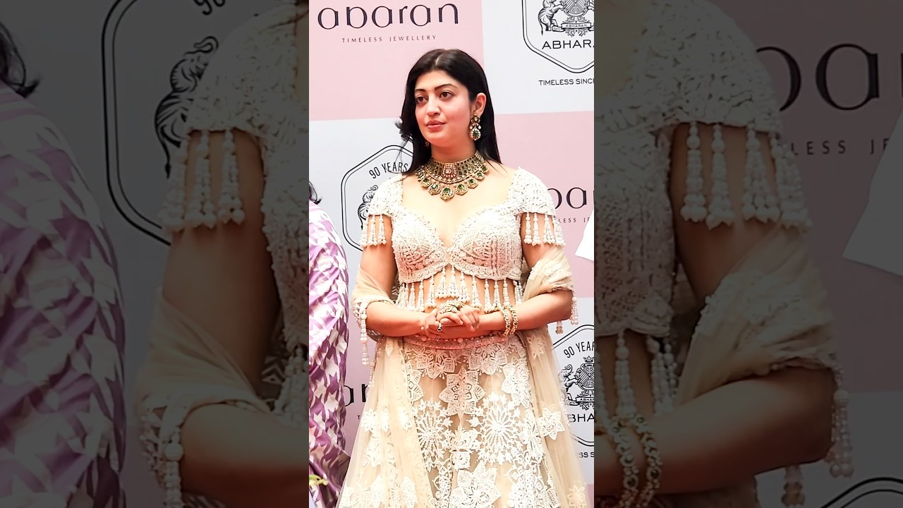 ಆಭರಣ ಬಂಗಾರದ ಅಂಗಡಿಯಲ್ಲಿ ನಟಿ #pranithasubhash #pranitha #abaran #whitedress #shorts  #song