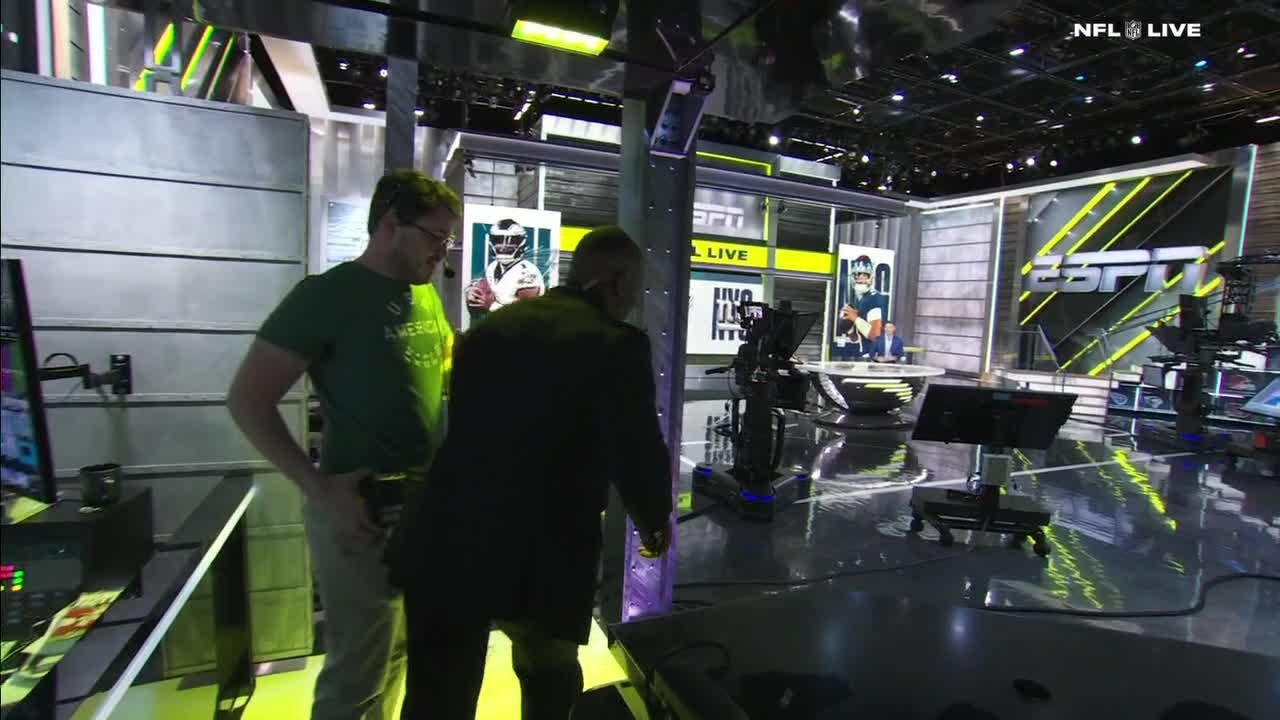 Ryan Clark arrives late for NFL Live & Dan Orlovsky breaks down his entrance 🤣 | NFL Live