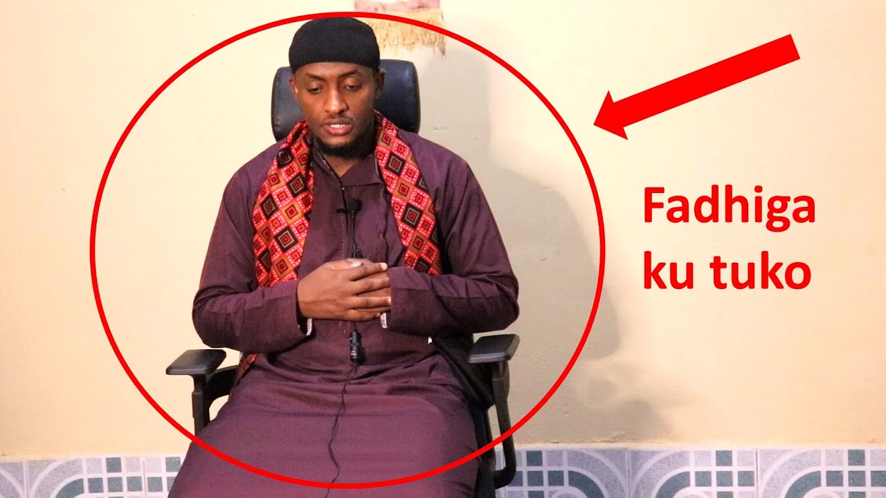 Qaabka loo tukado Salaada Laylka adigoo Fadhiya.