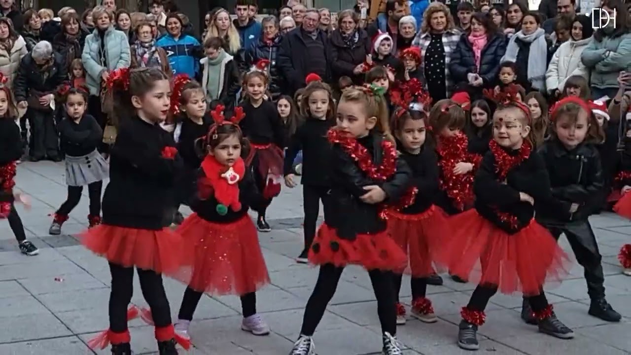 Fiesta navideña en Huesca con las alumnas y alumnos de la escuela Savalli