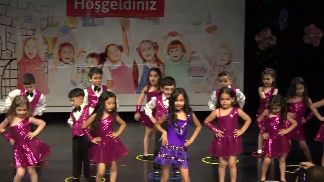 PAPATYALAR SINIFI MODERN DANS GÖSTERİSİ