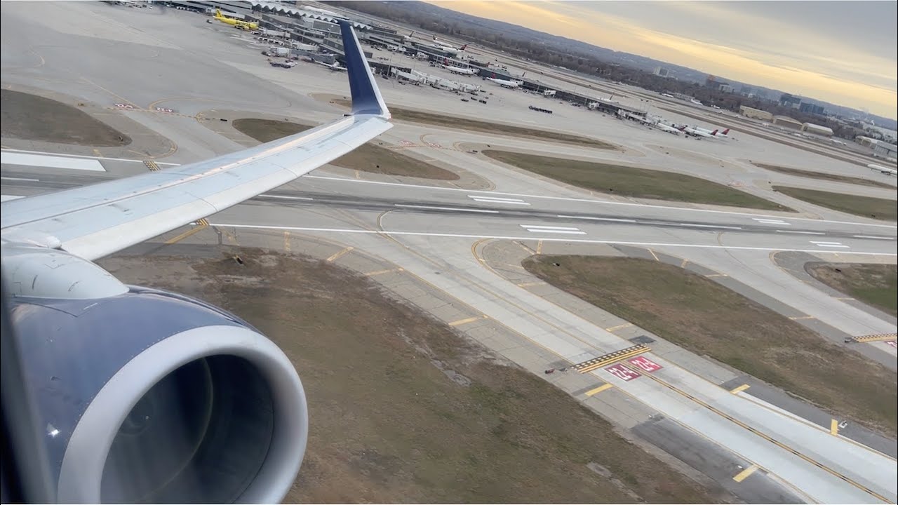 Delta Air Lines Boeing 737-900ER (Winglets) Takeoff from Minneapolis–Saint Paul Int'l Airport