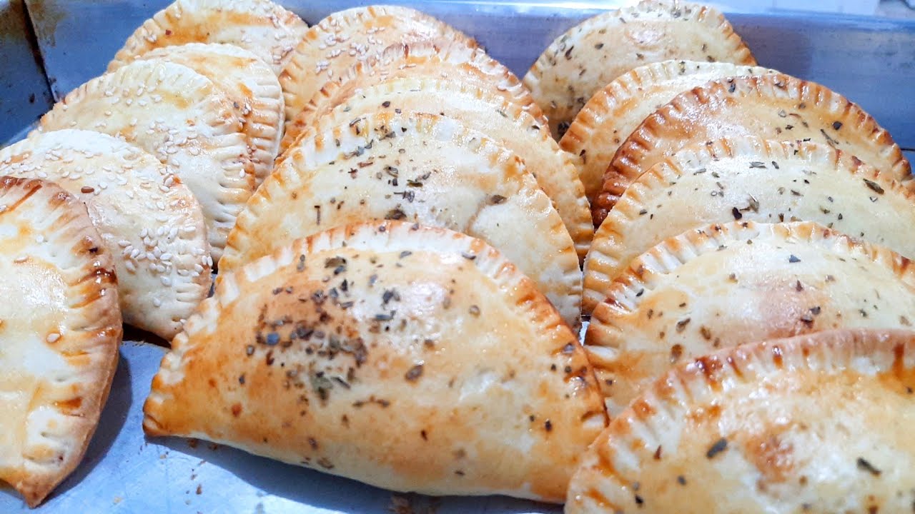 Pastel assado muito saboroso e fácil aprenda a fazer.