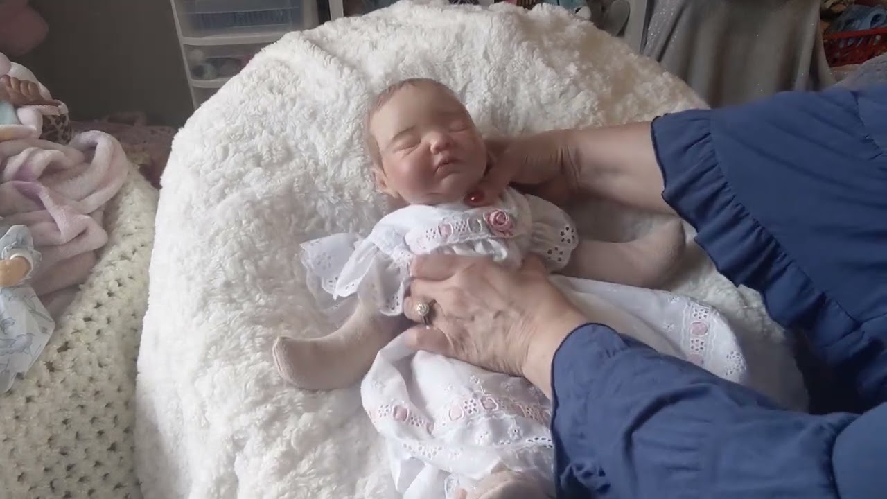 My first cuddle baby!! & #sundaybest @CLReborns  #dollcommunity #cuddlebaby #dressingmydolls 💖💖💖