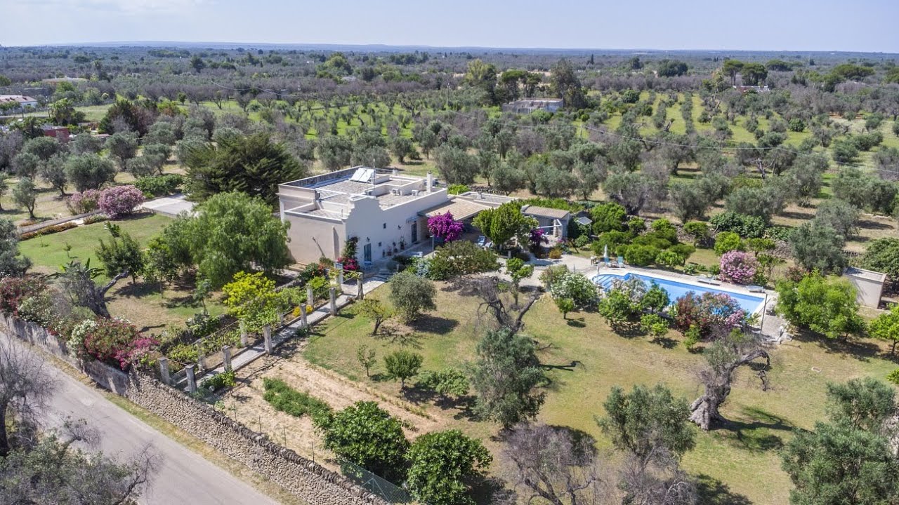 Charming 3+ bedrooms villa with private pool and garden
