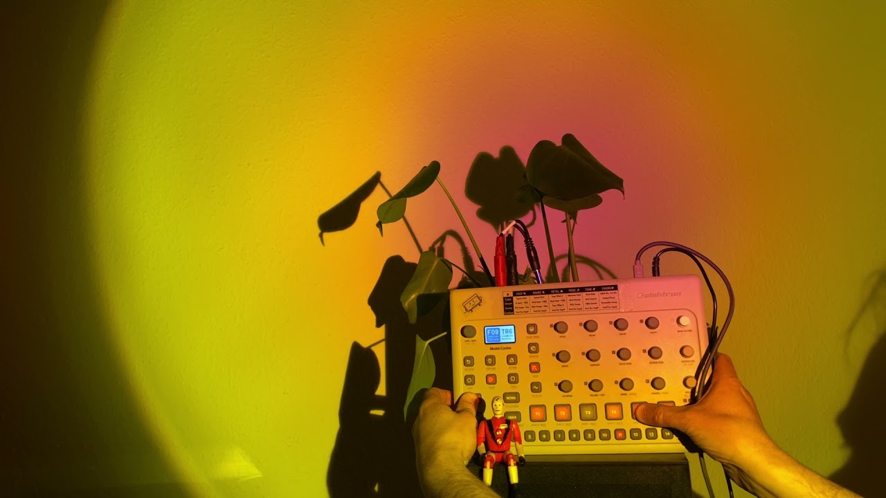 Model Cycles Ambient Drone // Elektron