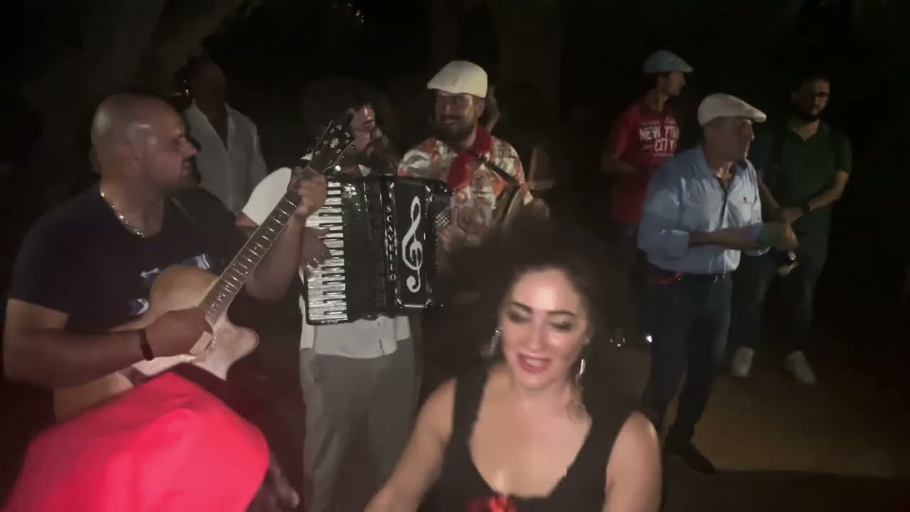 UN ORIGINALE MATRIMONIO NOTTURNO ALLA CALABRESE CON VESTITI TIPICI! BELVEDERE MARITTIMO (CS)