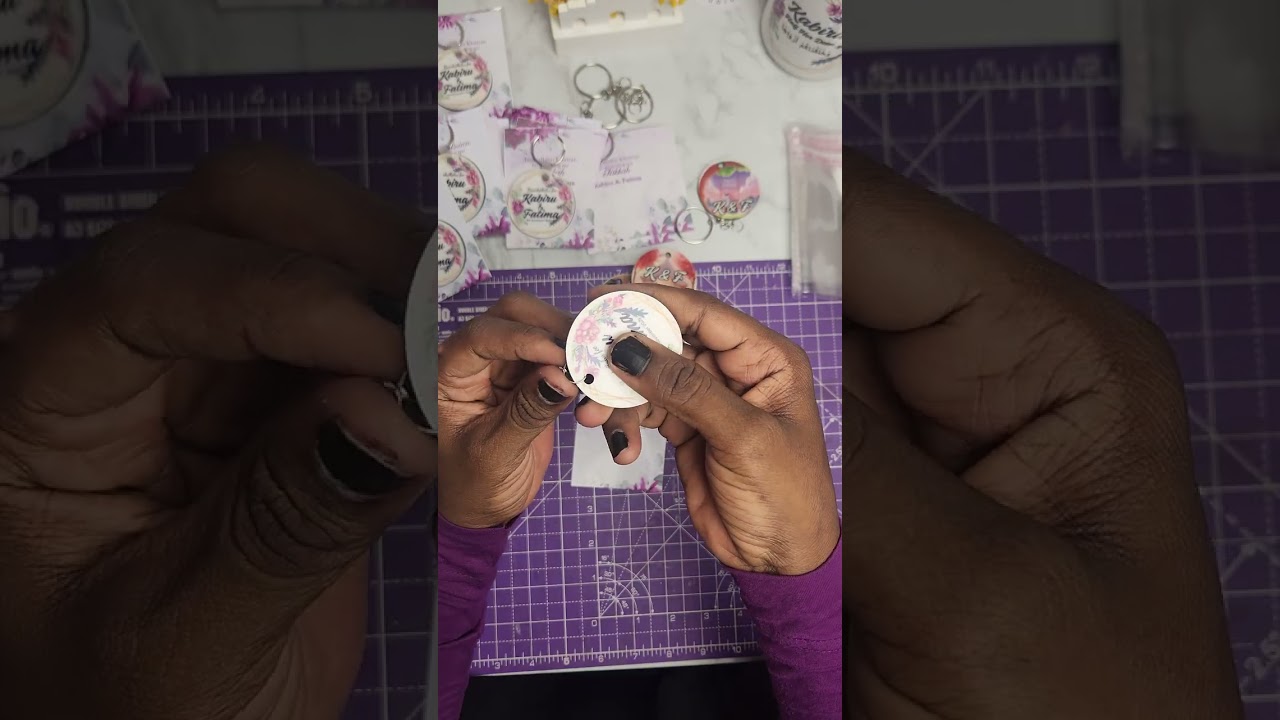 A must have Puncher if you are jinto resin keychain, sublimation keychain and keychains in general.