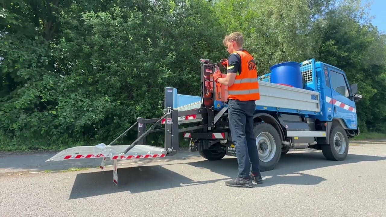 Bonetti 4x4 s hydraulickou plo&scaron;inou Dhollandia