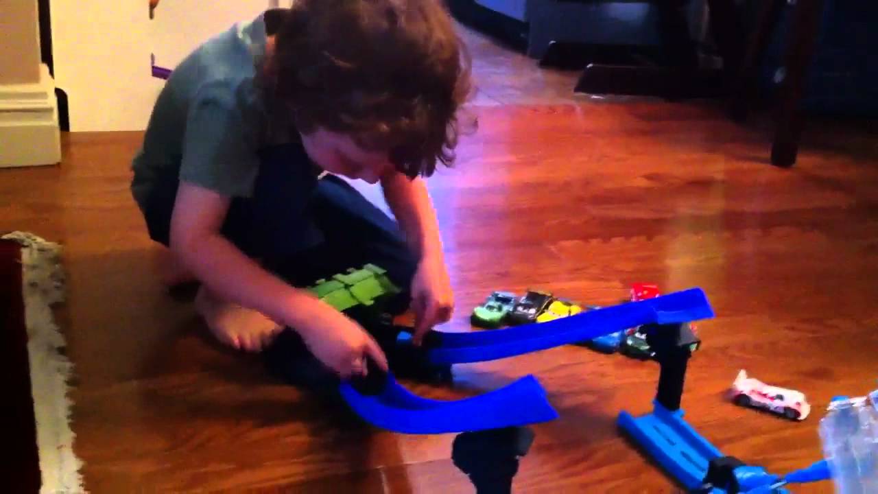 Review #10: Cars 2 Tokyo Spinout Track Set