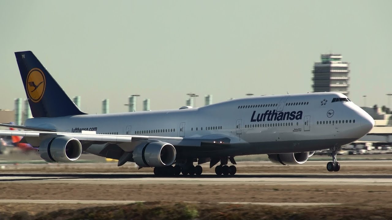 Lufthansa Boeing 747-8 Landing at Los Angeles Airport (full HD)