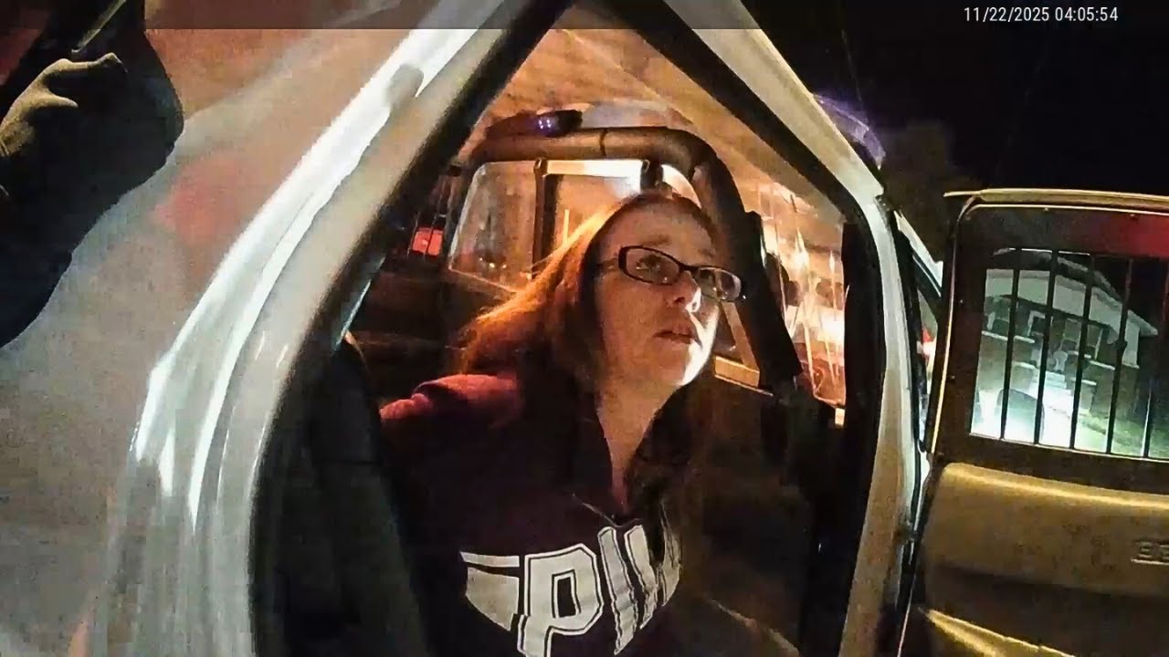 Наглая мамаша, любящая футбол, думает, что сможет убежать от остановки полицией.
