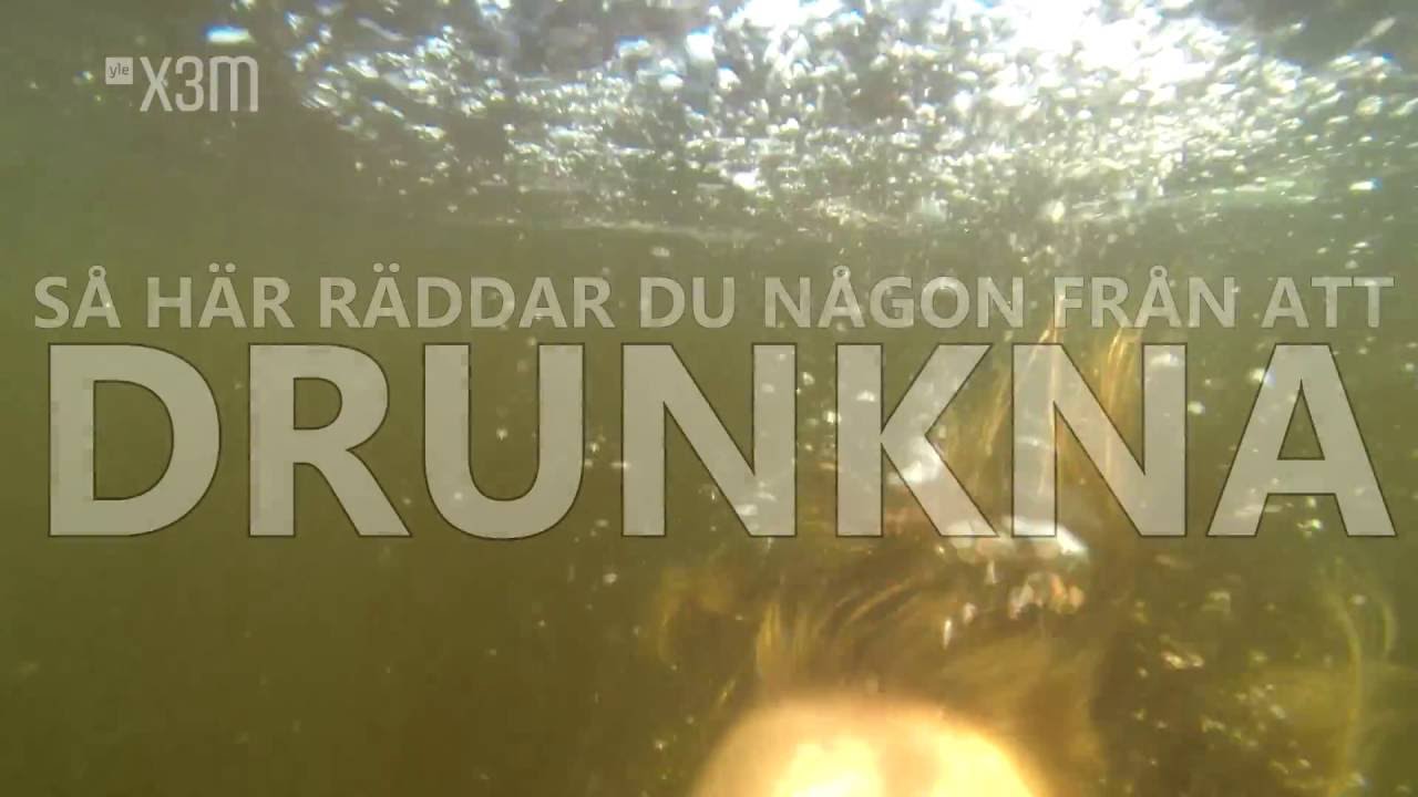 Så här räddar du någon som håller på att drunkna.