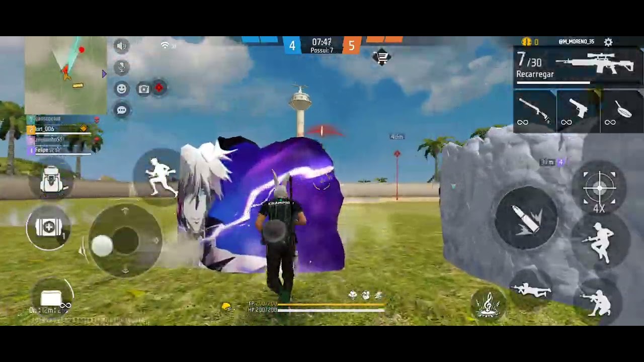 Jogando FF no mobile 