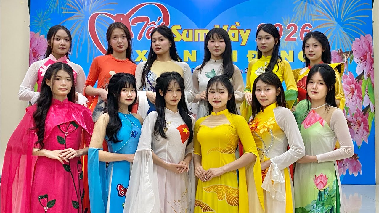 Nữ sinh THPT Xuân Khanh duyên dáng Áo dài Việt- Đạo diễn Catwalk/ Trịnh Phi Hoàng 