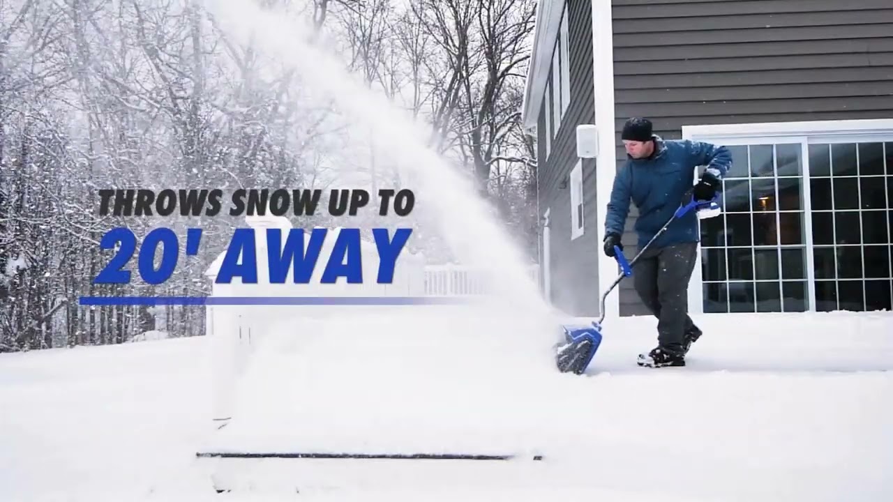 Демонстрация работы аккумуляторной лопаты для уборки снега Snow Joe 24V-SS13-MAX