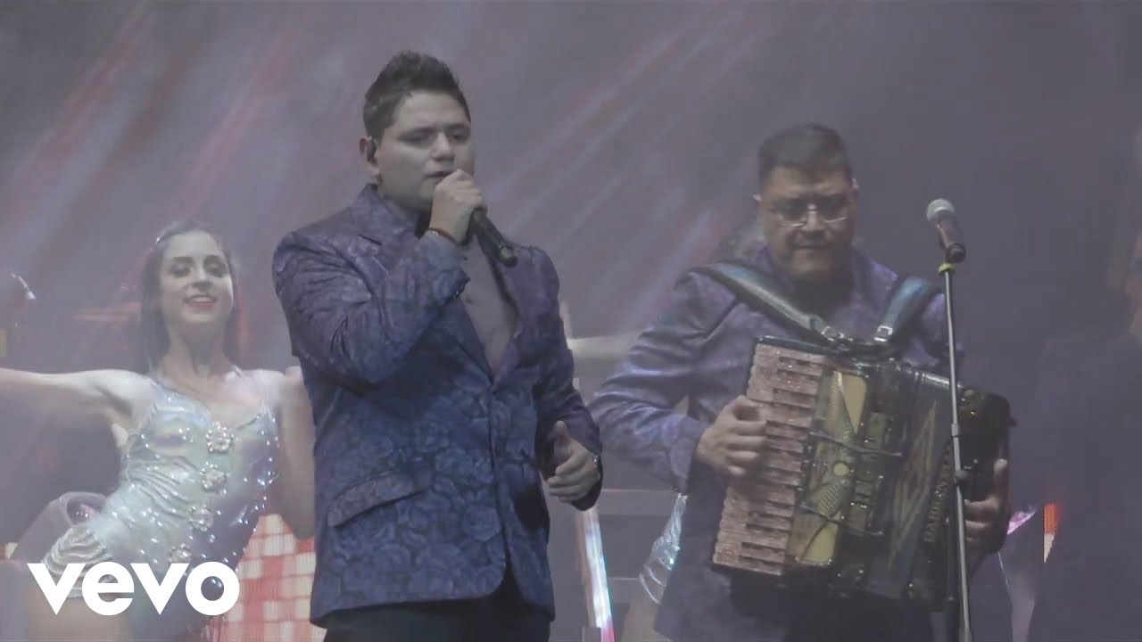 Aarón Y Su Grupo Ilusión - Destilando Amor (En Vivo)