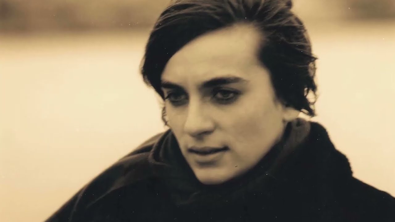 FRAGMENTS OF A LIFE LOVED by Chloé Barreau - Director's Note