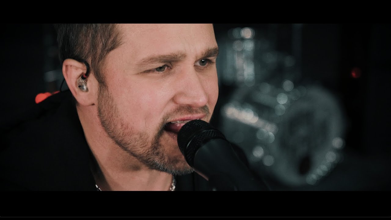 LOSING GRAVITY feat. Timmy Rough - Living in Riddles (Official Video)