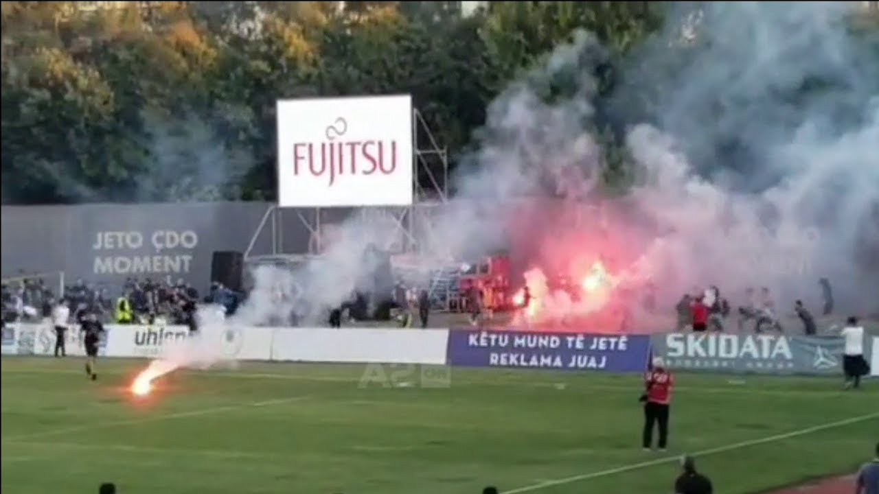 Tifozët e Tiranës dhe të Partizanit përleshen para nisjes së derbit