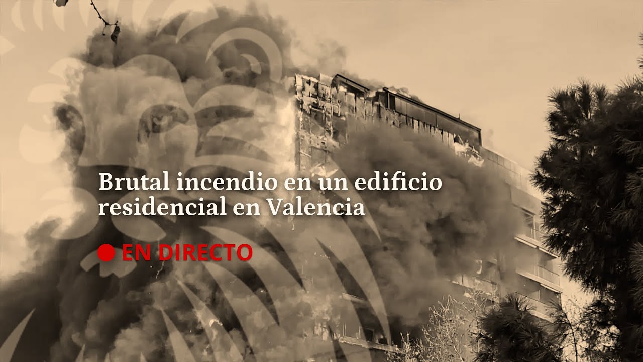 DIRECTO  | Un brutal incendio devora por completo un edificio residencial en Valencia