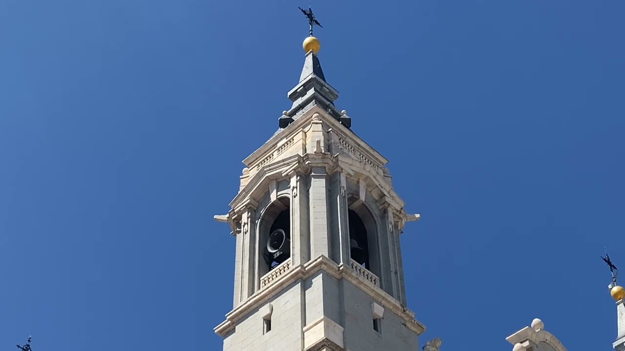 Volteo festivo - Campane della Cattedrale dell’Almudena (Madrid)/Campanas catedral Almudena (Madrid)