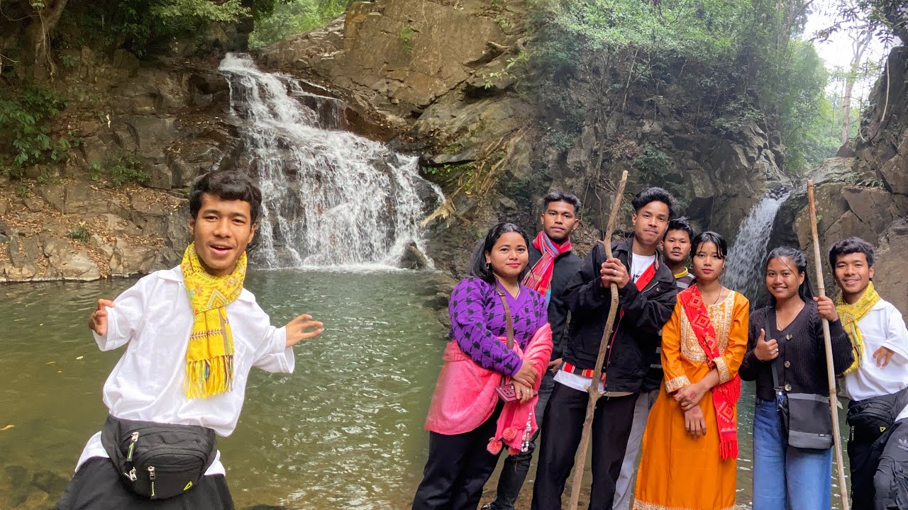 Meghalaya tracking 😱 // beautiful waterfall 😍 khaternak wala tracking ho gaya 🥹