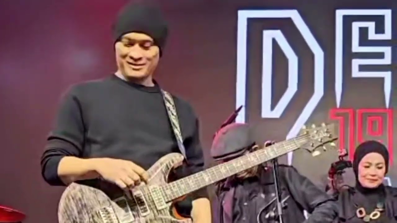 Andra ganti gitar setiap ganti lagu  #dewa19 