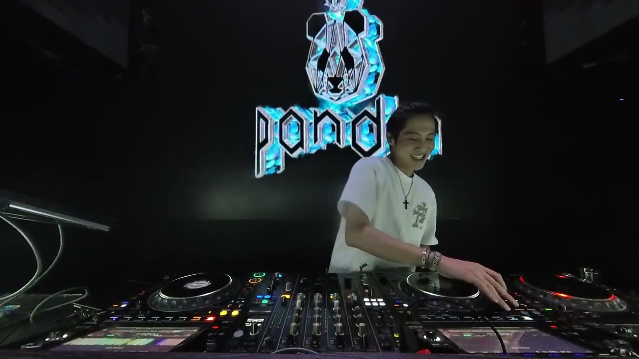 PANDA LIVE PERFORMANCE AT MONKEY KING