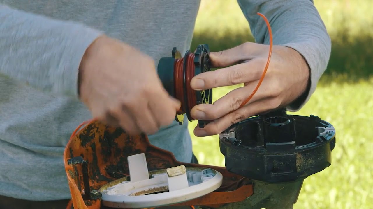 Remplacer le fil d'une tête faucheuse AutoCut 46-2 STIHL