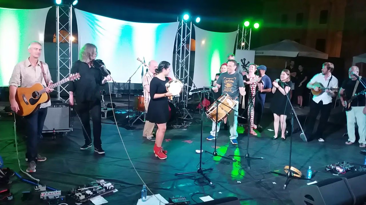 Shooglenifty, Banda das Crechas e Tanxugueiras
