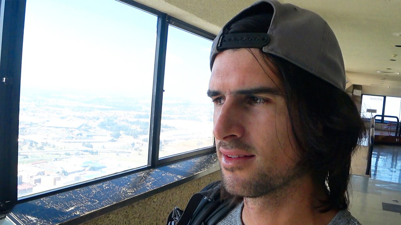 Africa's tallest building (?) and bus tripping to Botswana 🇿🇦🇧🇼