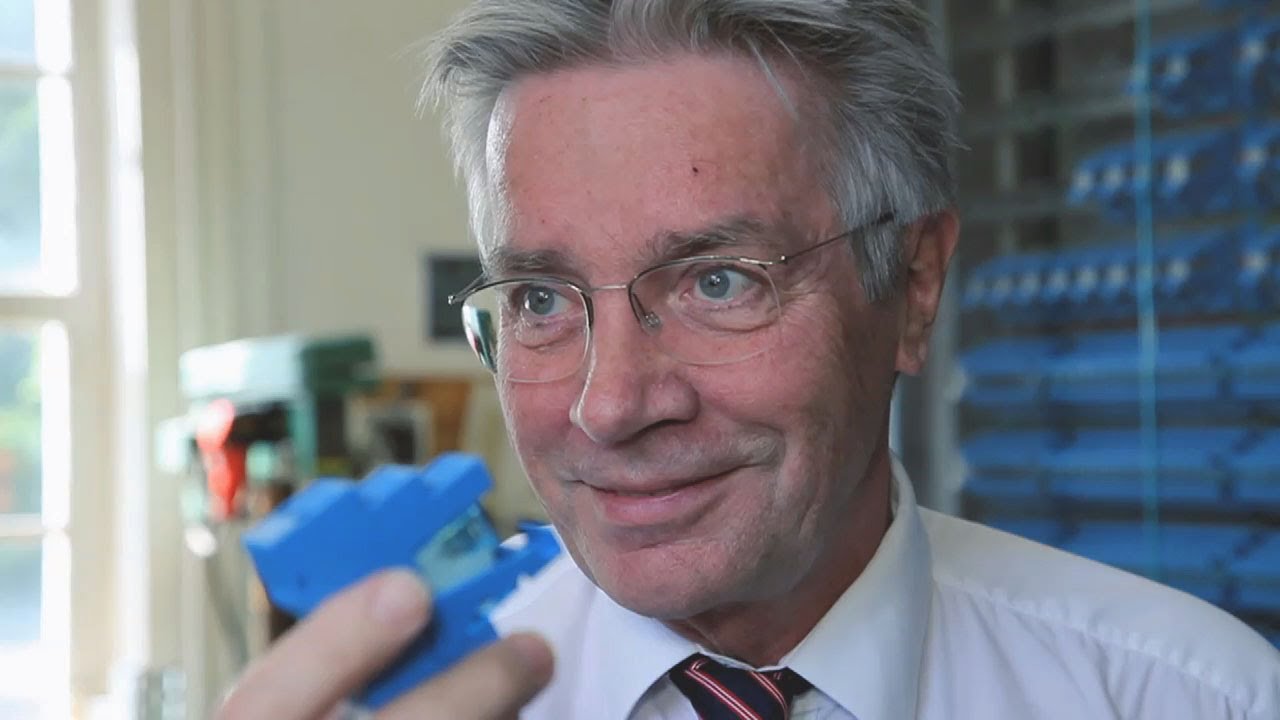 Horst Konrad Zuse zeigt seinen Nachbau der legendären Z3