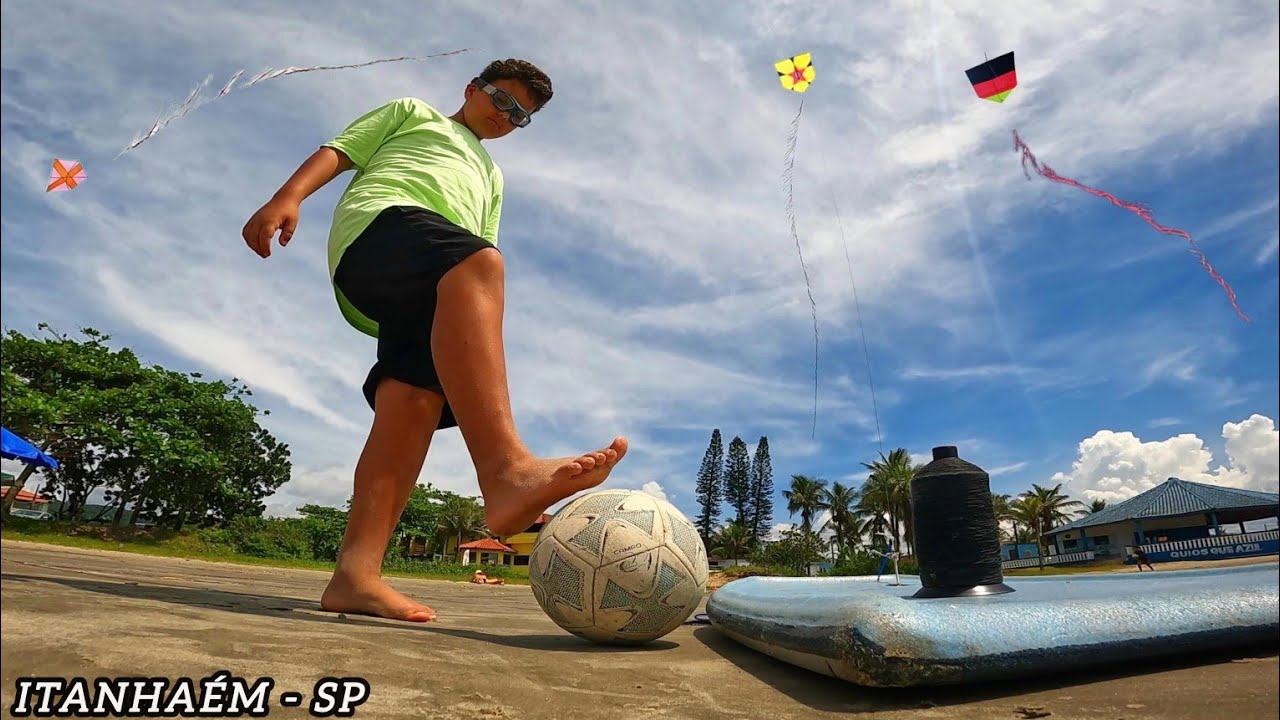 PIPA NO CÉU E FUTEBOL NA AREIA FIZERAM A MELHOR FÉRIAS  QUE JÁ VI * VÉIO e SUA PIPA DE 45 ANOS 