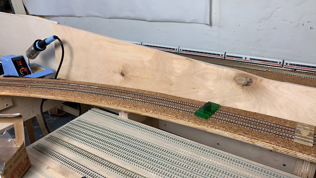 MODELLEISENBAHN Spur N LIVE im Bau - Gleise verlegen #Bimmbaut