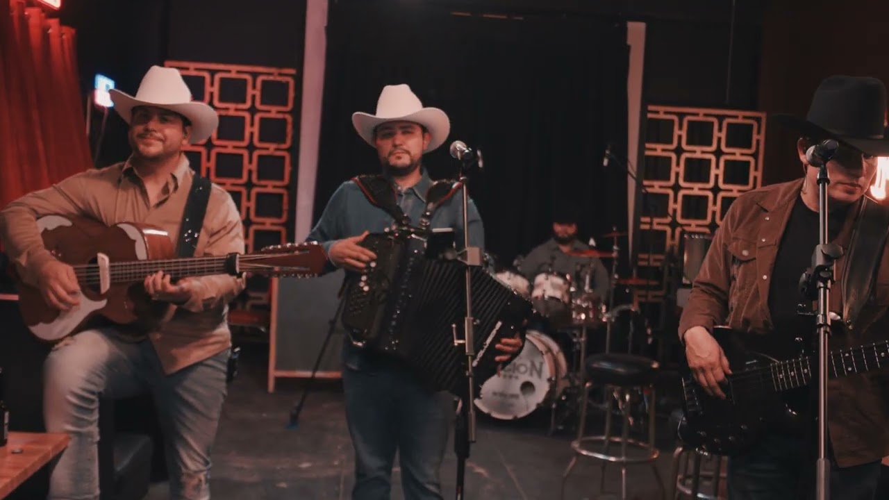 Chaparra De Mi Amor, Seis Pies Abajo (En Vivo) - Grupo Aficion