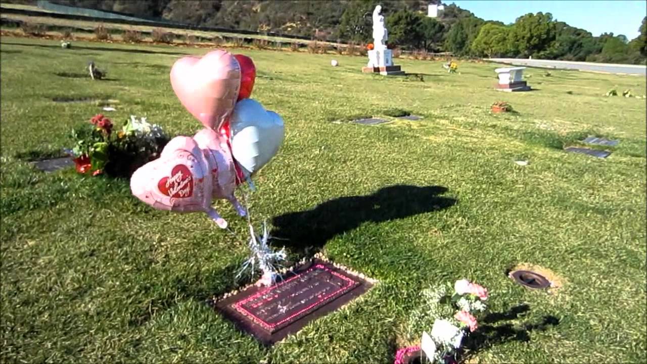 Brittany Murphy's Grave - Valentine's Day