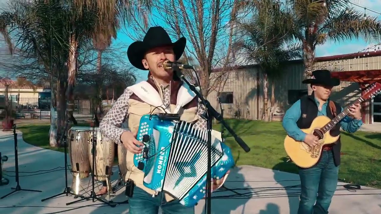 Los Dueños De Plaza - Suavecito “En Vivo”