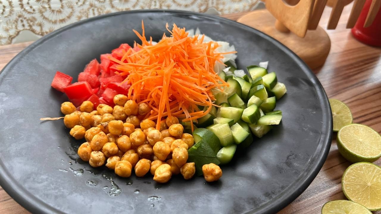 High protein healthy chickpea salad | healthy salad recipe for vegetarians