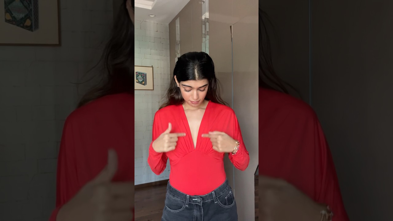 Deep necklines🫣✨ #fashiontips #shorts #stylinghacks #hacks #tipsandtricks #stylingideas #neckline